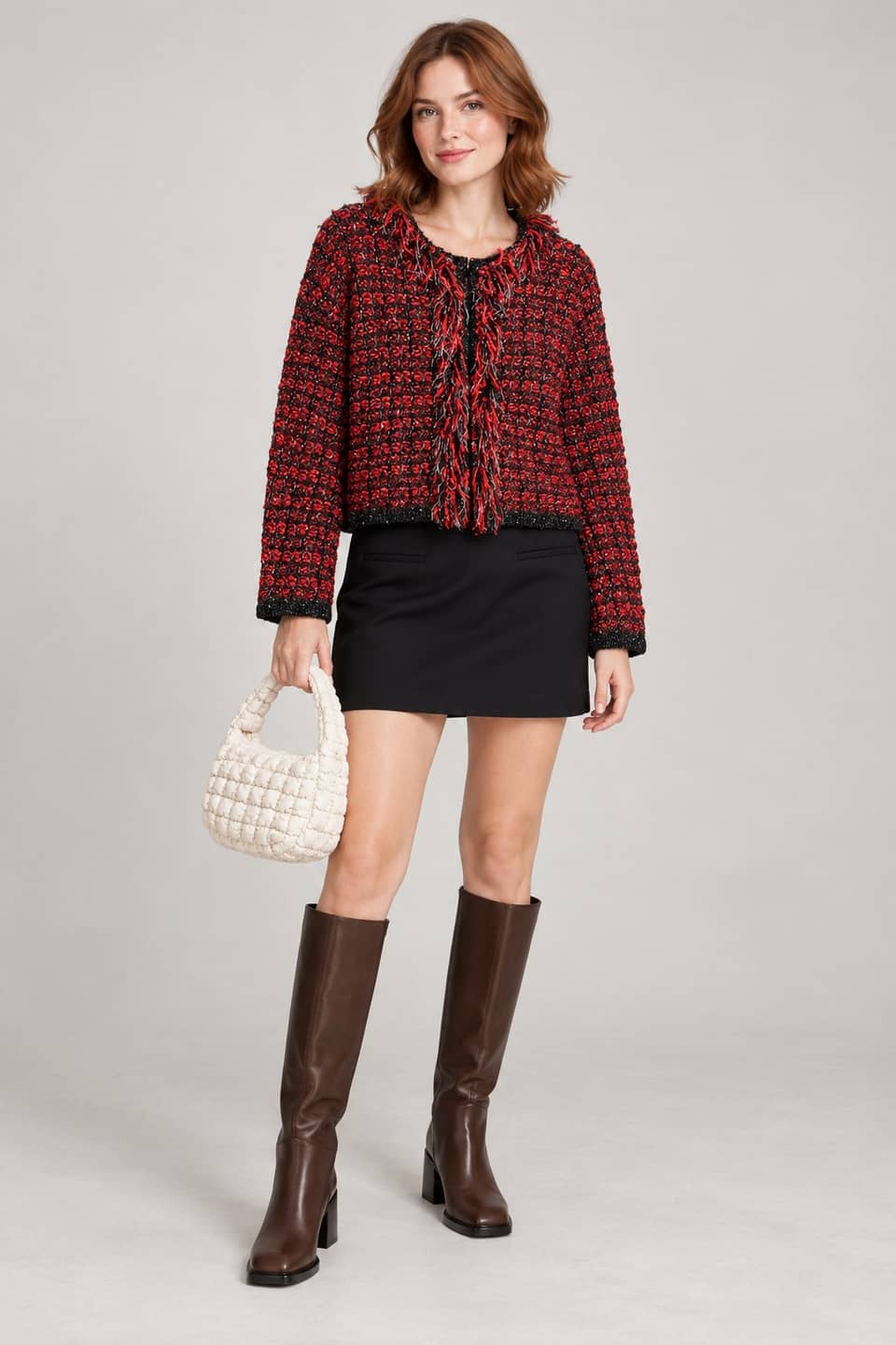 Simulazione AI indossata del look Frange rosse al brunch