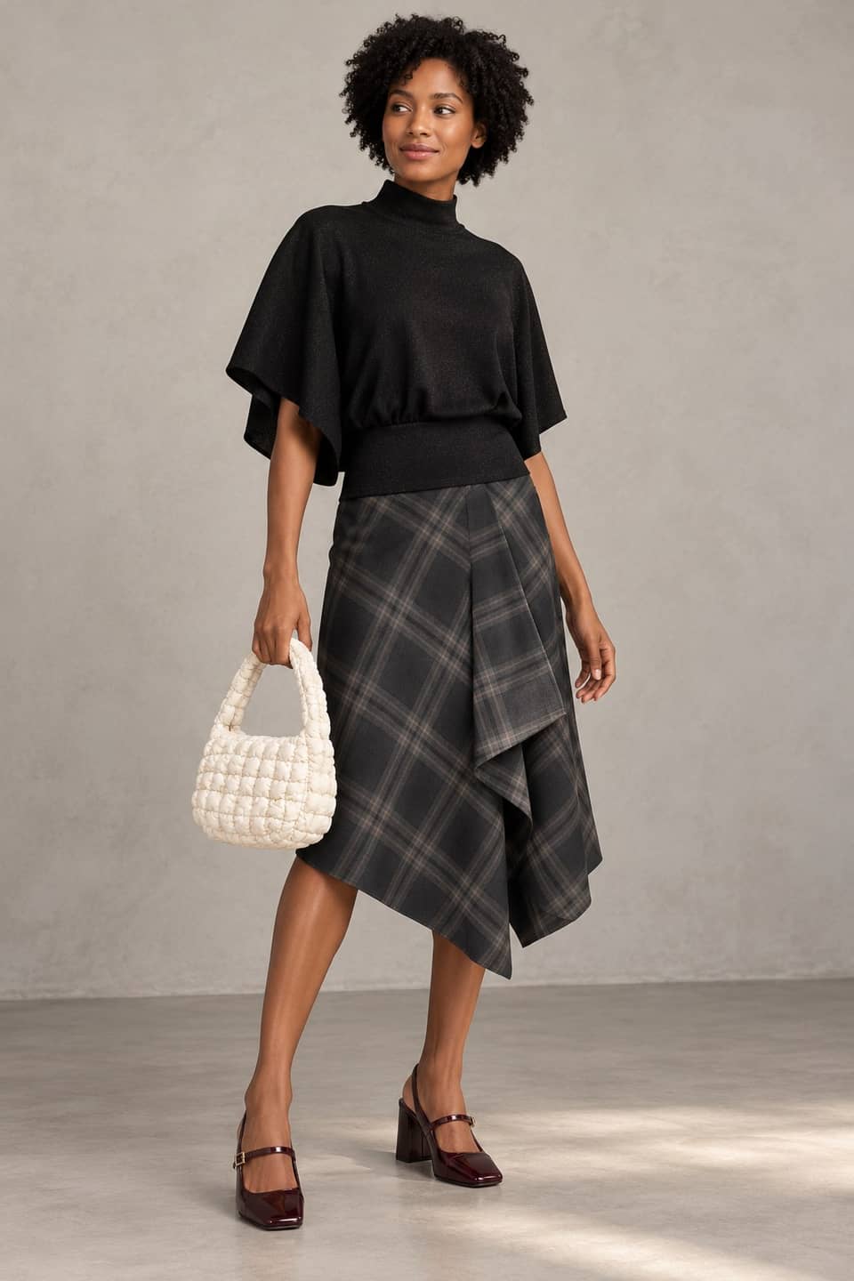 Simulazione AI indossata del look Quadri grigi e top drappeggiato