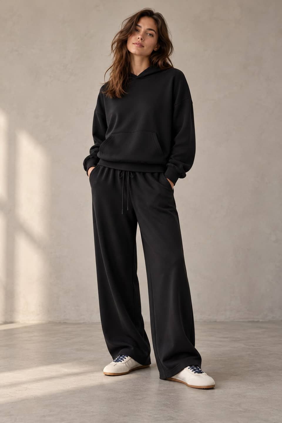 Simulazione AI indossata del look Nero comfy da campus