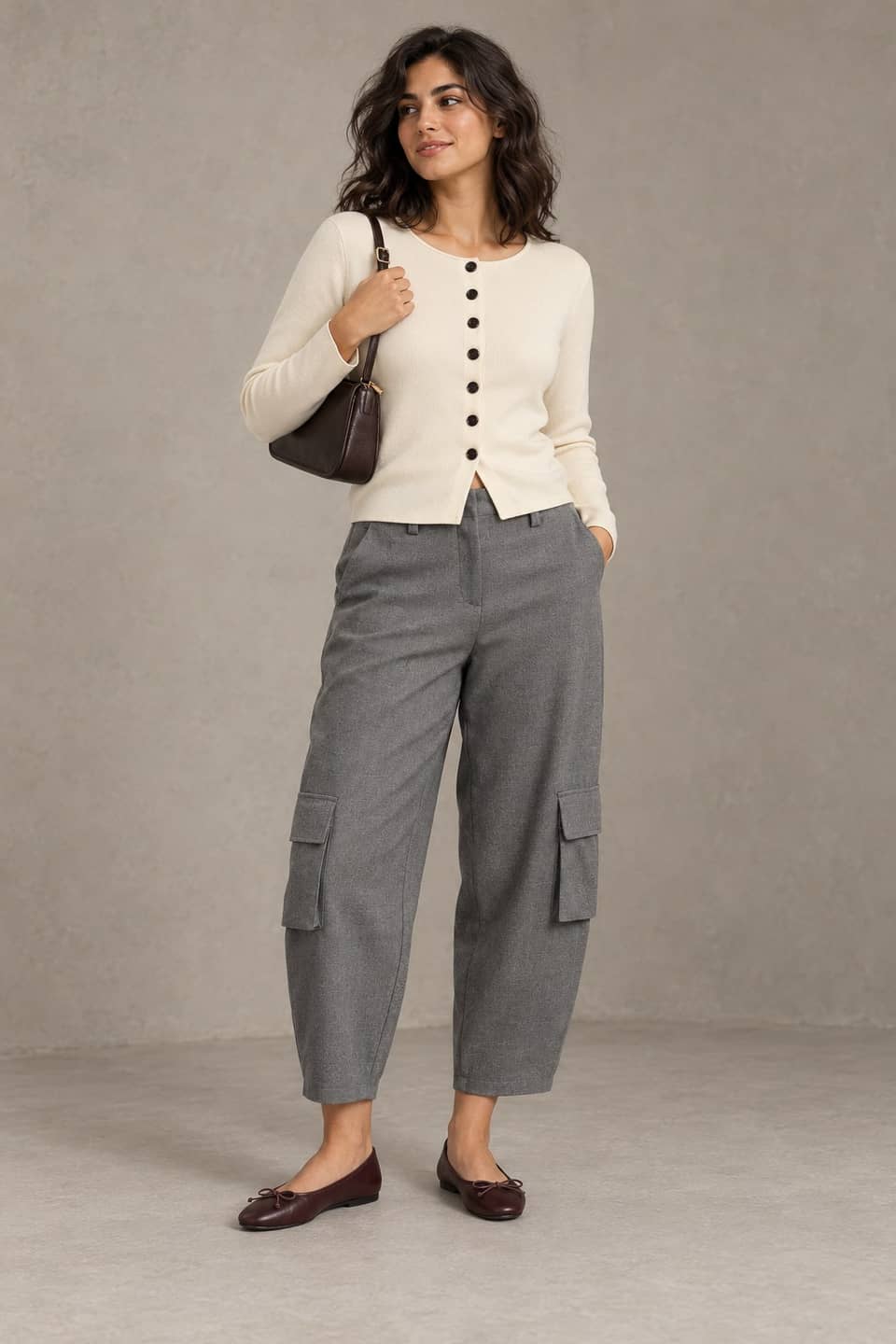 Simulazione AI indossata del look Cargo e ballerine al brunch