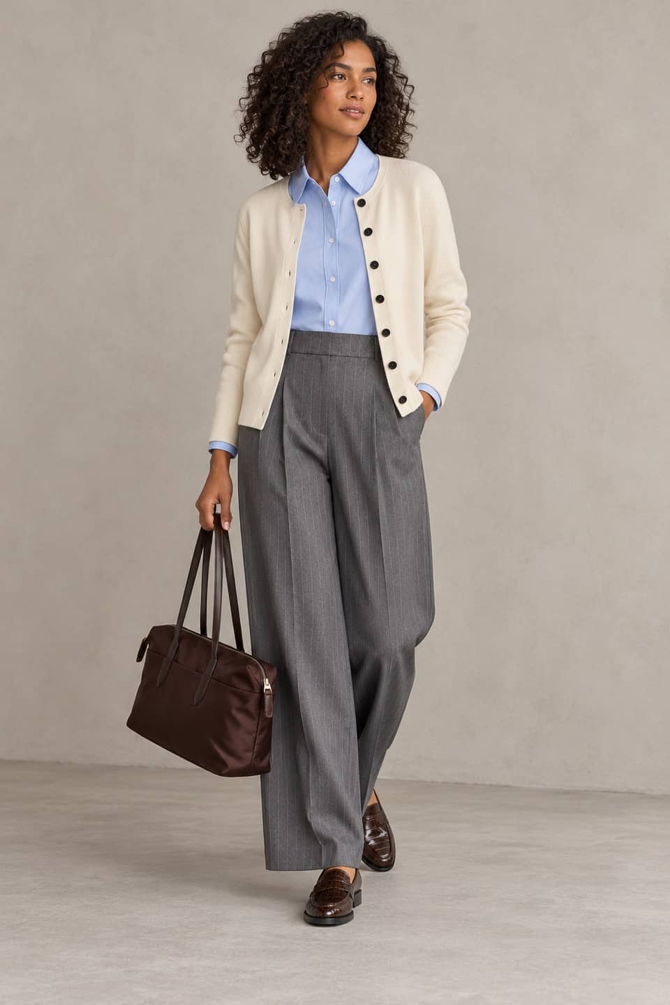 Simulazione AI indossata del look Oxford, panna e gessato