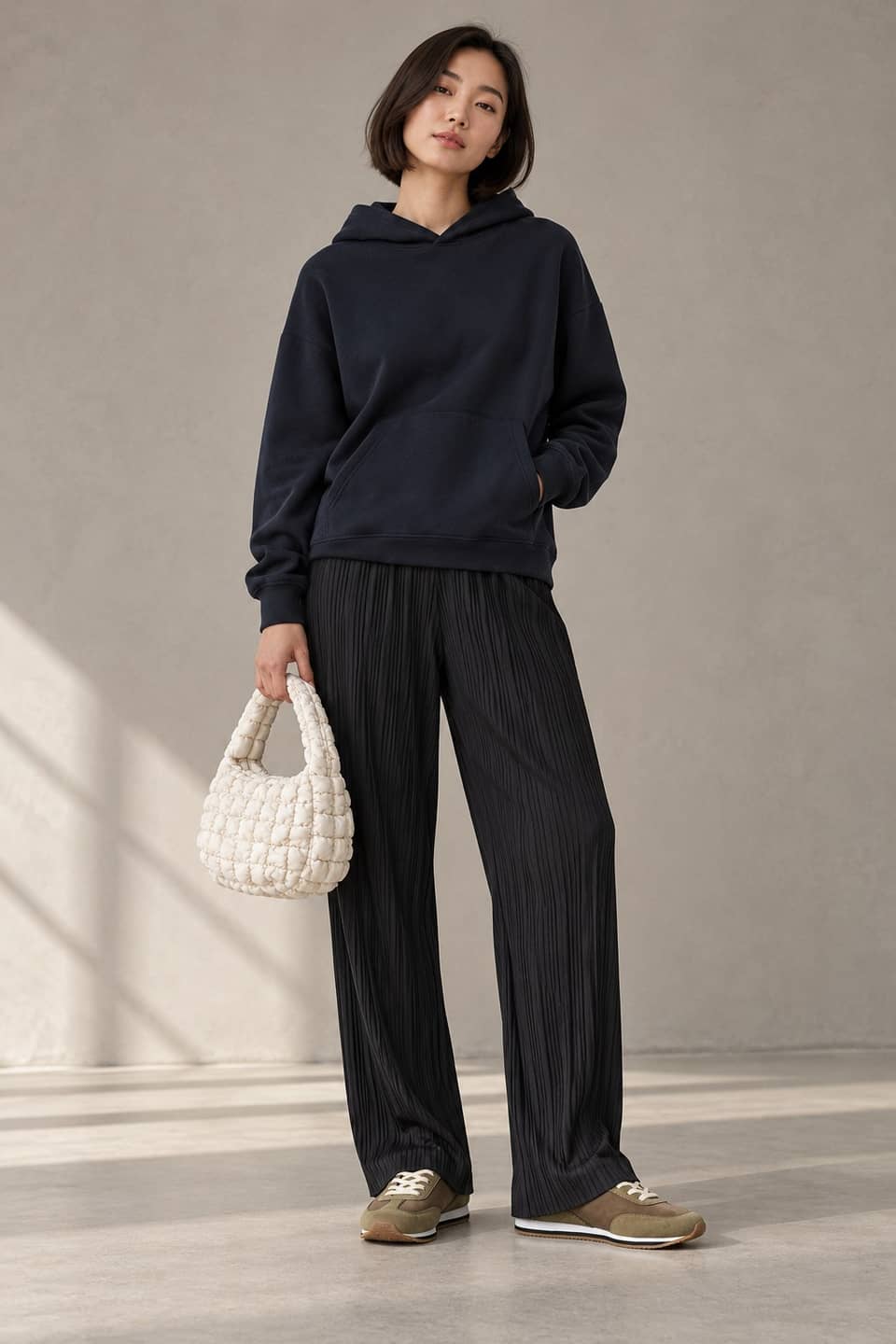 Simulazione AI indossata del look Plissé in partenza